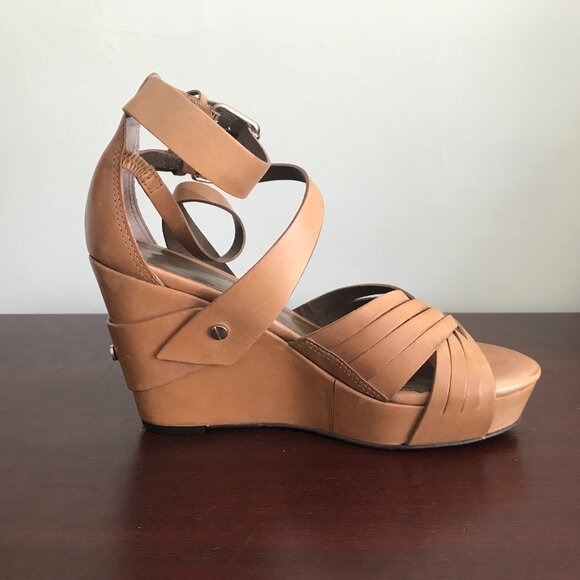 Pour La Victoire | Tan Wedge Platform Sandals - Picture 8 of 10